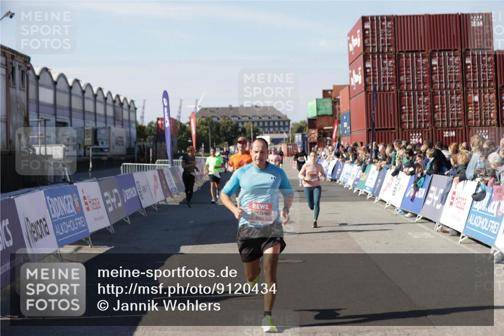 03.10.2025 - Köhlbrandbrückenlauf Jannik Wohlers http://msf.ph/oto/9120434 03.10.2025 13:04:14 Ziel 4372, 4480, 5055, 5721, 6038, 6250, 6251, 6523, 6724 meine-sportfotos.de