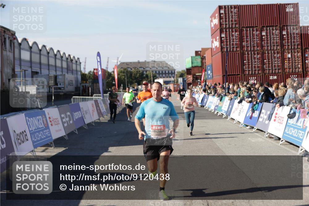 03.10.2025 - Köhlbrandbrückenlauf Jannik Wohlers http://msf.ph/oto/9120438 03.10.2025 13:04:14 Ziel 4372, 4480, 5055, 5721, 6038, 6250, 6251, 6523, 6724 meine-sportfotos.de