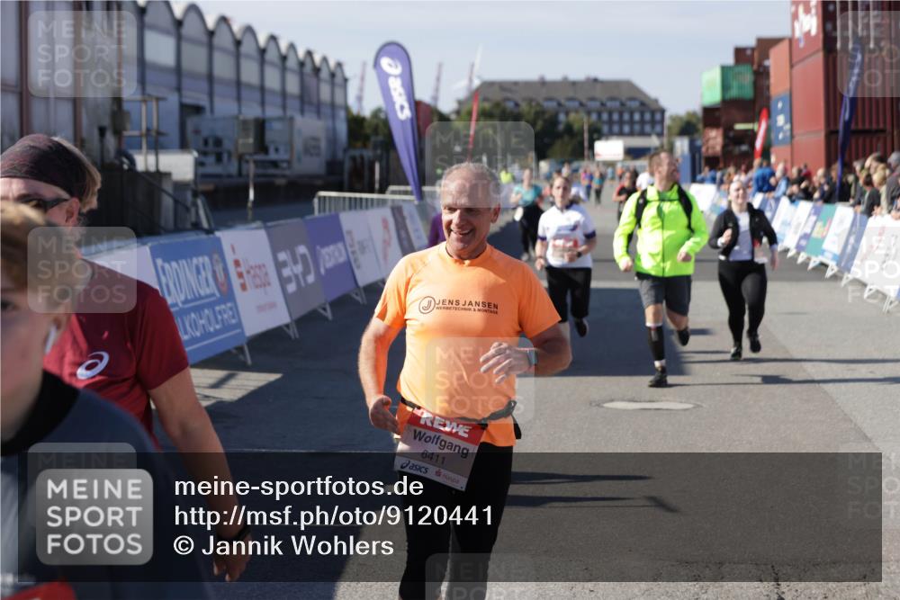 03.10.2025 - Köhlbrandbrückenlauf Jannik Wohlers http://msf.ph/oto/9120441 03.10.2025 13:35:30 Ziel 4434, 4440, 4886, 4949, 5140, 5356, 5517, 5539, 5548, 5575, 6283, 6358, 6411 meine-sportfotos.de