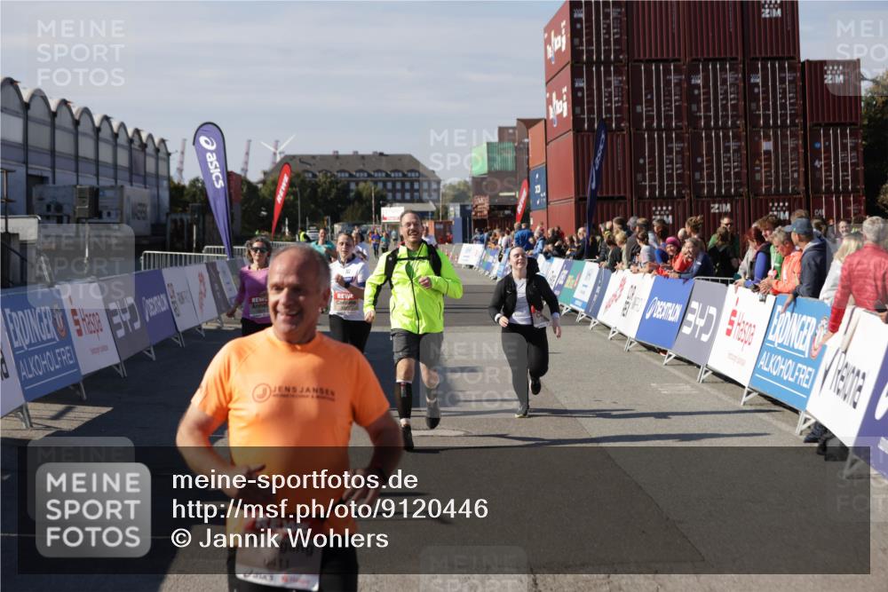 03.10.2025 - Köhlbrandbrückenlauf Jannik Wohlers http://msf.ph/oto/9120446 03.10.2025 13:35:30 Ziel 4434, 4440, 4886, 4949, 5140, 5356, 5517, 5539, 5548, 5575, 6283, 6358, 6411 meine-sportfotos.de