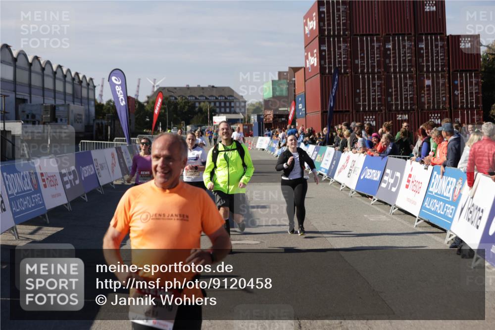 03.10.2025 - Köhlbrandbrückenlauf Jannik Wohlers http://msf.ph/oto/9120458 03.10.2025 13:35:30 Ziel 4434, 4440, 4886, 4949, 5140, 5356, 5517, 5539, 5548, 5575, 6283, 6358, 6411 meine-sportfotos.de