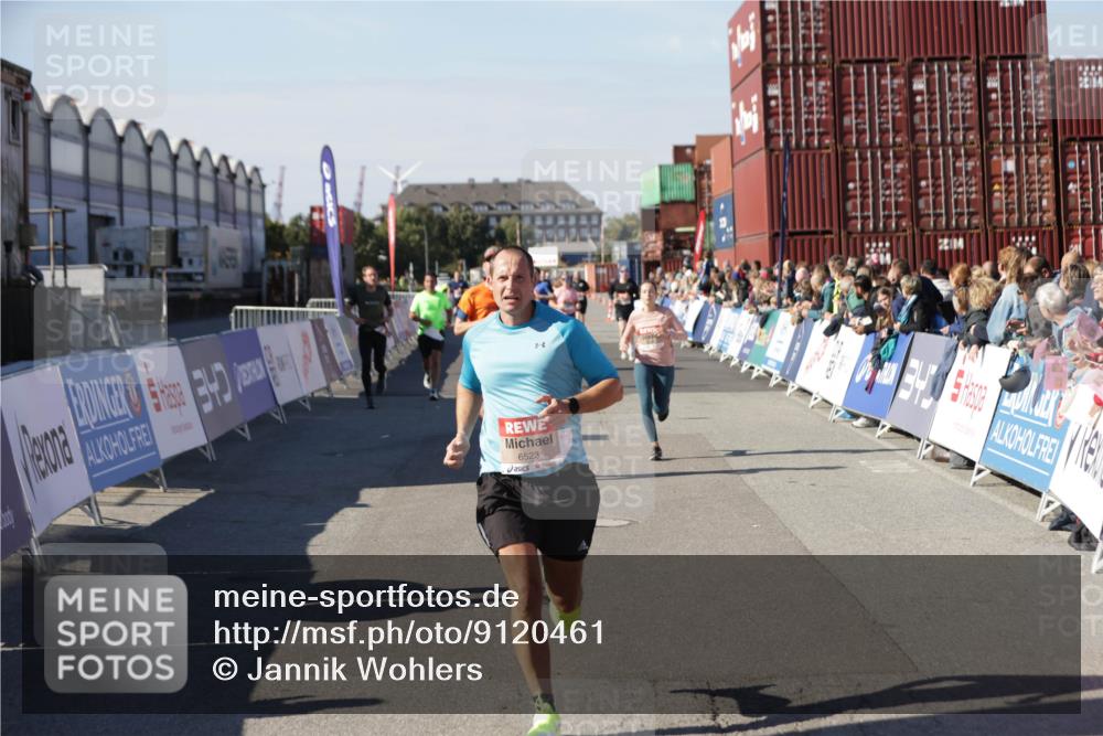 03.10.2025 - Köhlbrandbrückenlauf Jannik Wohlers http://msf.ph/oto/9120461 03.10.2025 13:04:14 Ziel 4372, 4480, 5055, 5721, 6038, 6250, 6251, 6523, 6724 meine-sportfotos.de