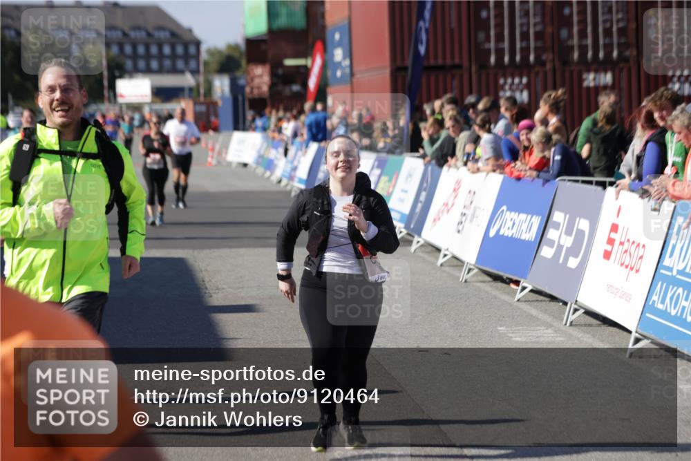 03.10.2025 - Köhlbrandbrückenlauf Jannik Wohlers http://msf.ph/oto/9120464 03.10.2025 13:35:31 Ziel 4434, 4440, 4949, 5140, 5356, 5517, 5539, 5548, 5575, 6283, 6358, 6411 meine-sportfotos.de