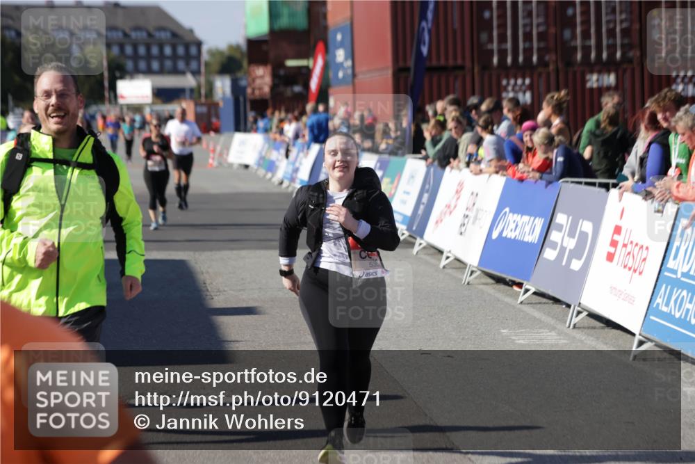 03.10.2025 - Köhlbrandbrückenlauf Jannik Wohlers http://msf.ph/oto/9120471 03.10.2025 13:35:31 Ziel 4434, 4440, 4949, 5140, 5356, 5517, 5539, 5548, 5575, 6283, 6358, 6411 meine-sportfotos.de