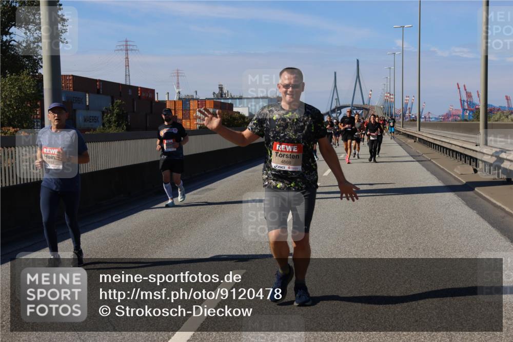 03.10.2025 - Köhlbrandbrückenlauf Strokosch-Dieckow http://msf.ph/oto/9120478 03.10.2025 12:58:41 Position 3 4833, 4868 meine-sportfotos.de