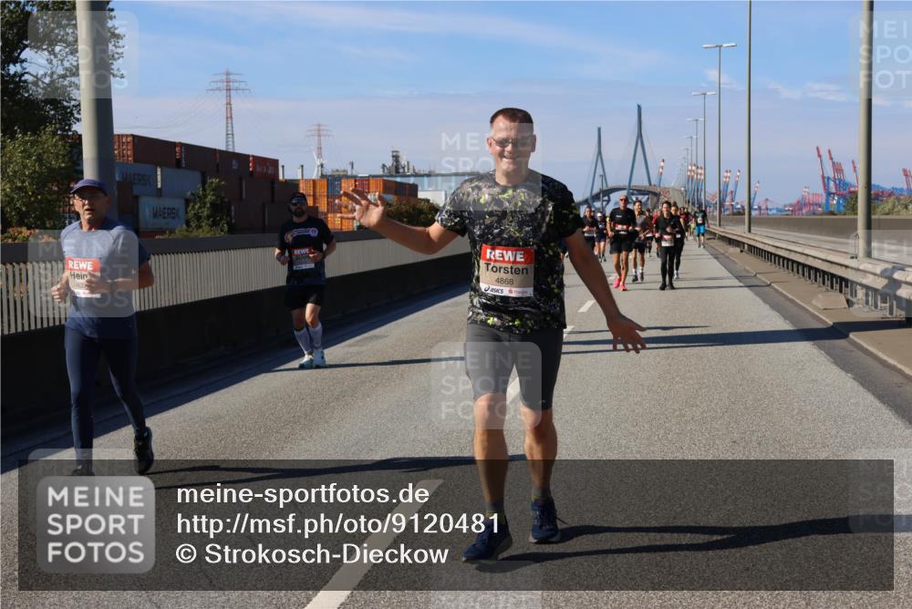 03.10.2025 - Köhlbrandbrückenlauf Strokosch-Dieckow http://msf.ph/oto/9120481 03.10.2025 12:58:41 Position 3 4833, 4868 meine-sportfotos.de