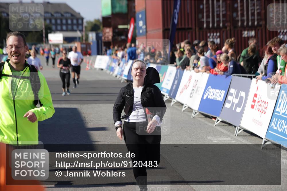03.10.2025 - Köhlbrandbrückenlauf Jannik Wohlers http://msf.ph/oto/9120483 03.10.2025 13:35:31 Ziel 4434, 4440, 4949, 5140, 5356, 5517, 5539, 5548, 5575, 6283, 6358, 6411 meine-sportfotos.de