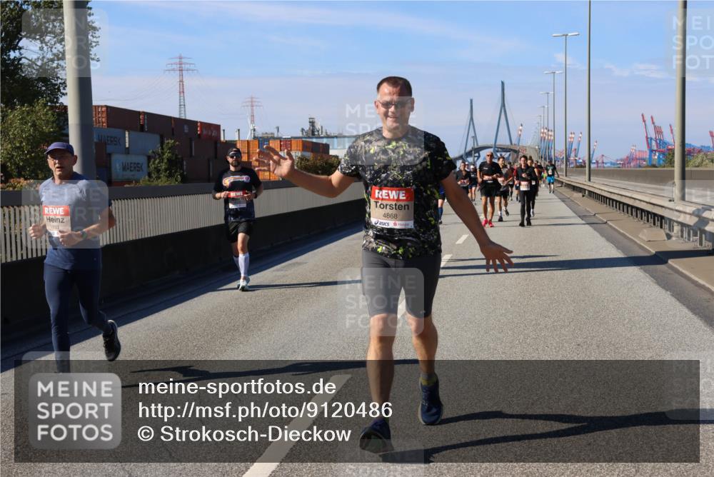 03.10.2025 - Köhlbrandbrückenlauf Strokosch-Dieckow http://msf.ph/oto/9120486 03.10.2025 12:58:41 Position 3 4868 meine-sportfotos.de
