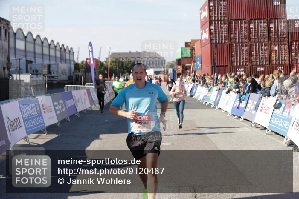 03.10.2025 - Köhlbrandbrückenlauf Jannik Wohlers http://msf.ph/oto/9120487 03.10.2025 13:04:15 Ziel 4480, 5055, 5721, 6038, 6250, 6251, 6523, 6724 meine-sportfotos.de