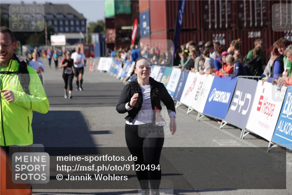 03.10.2025 - Köhlbrandbrückenlauf Jannik Wohlers http://msf.ph/oto/9120494 03.10.2025 13:35:31 Ziel 4434, 4440, 4949, 5140, 5356, 5517, 5539, 5548, 5575, 6283, 6358, 6411 meine-sportfotos.de