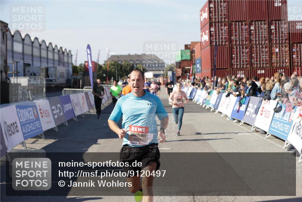 03.10.2025 - Köhlbrandbrückenlauf Jannik Wohlers http://msf.ph/oto/9120497 03.10.2025 13:04:15 Ziel 4480, 5055, 5721, 6038, 6250, 6251, 6523, 6724 meine-sportfotos.de