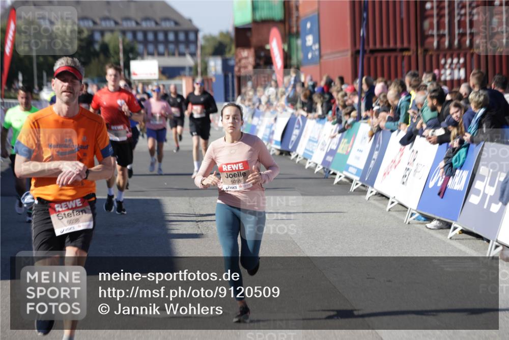 03.10.2025 - Köhlbrandbrückenlauf Jannik Wohlers http://msf.ph/oto/9120509 03.10.2025 13:04:16 Ziel 4494, 5055, 5721, 6038, 6250, 6251, 6523, 6724 meine-sportfotos.de