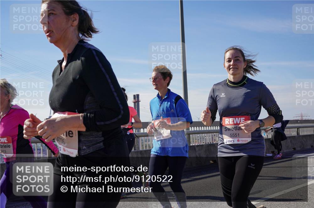 03.10.2025 - Köhlbrandbrückenlauf Michael Burmester http://msf.ph/oto/9120522 03.10.2025 13:01:53 Position 2 5413, 4735, 5528, 5551 meine-sportfotos.de