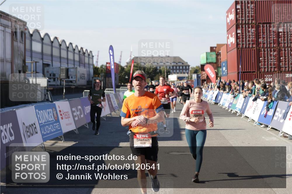 03.10.2025 - Köhlbrandbrückenlauf Jannik Wohlers http://msf.ph/oto/9120541 03.10.2025 13:04:17 Ziel 4494, 5055, 5721, 6038, 6250, 6251, 6523, 6723, 6724 meine-sportfotos.de