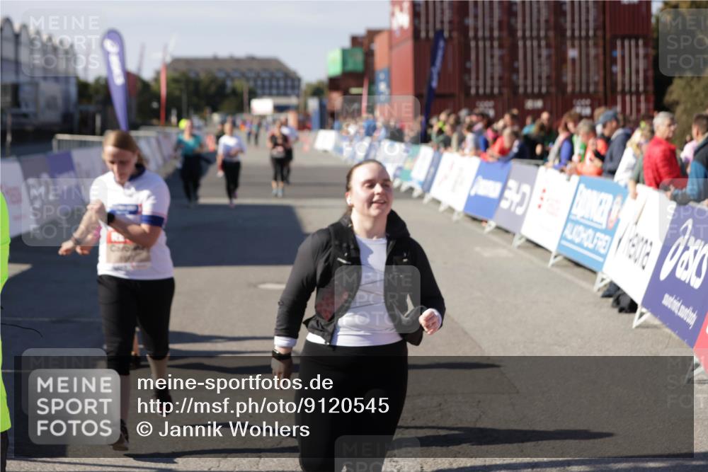 03.10.2025 - Köhlbrandbrückenlauf Jannik Wohlers http://msf.ph/oto/9120545 03.10.2025 13:35:33 Ziel 4434, 4440, 4949, 5140, 5356, 5517, 5539, 5548, 5575, 6283, 6358, 6411 meine-sportfotos.de