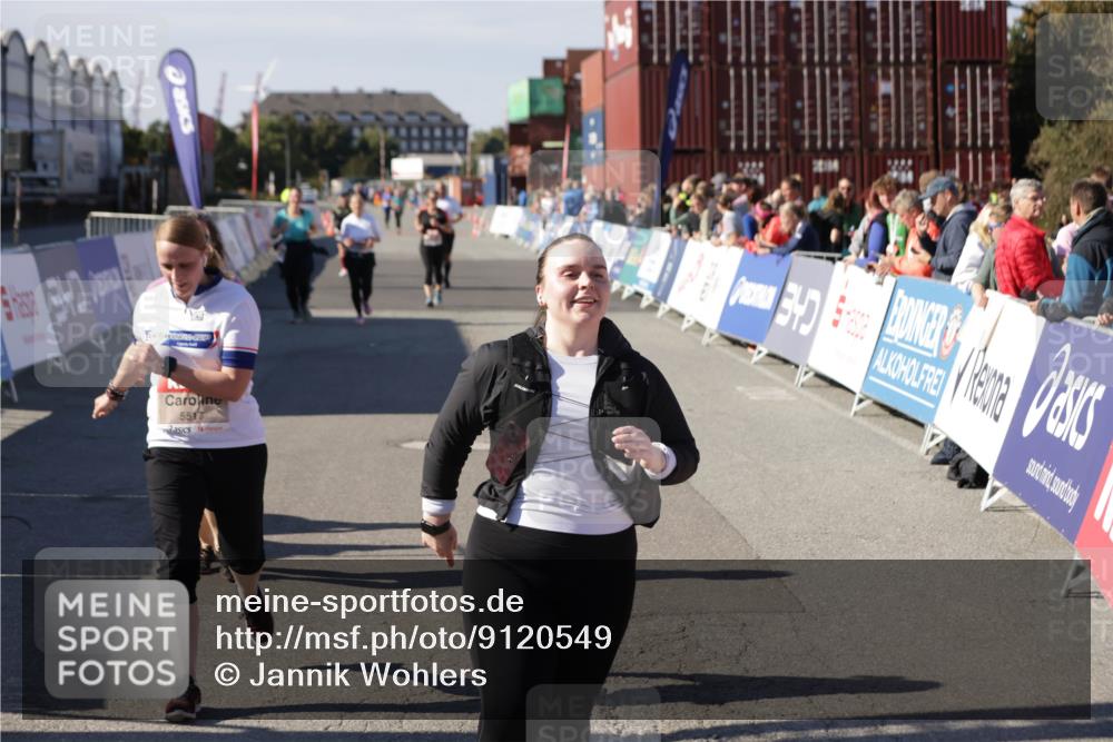 03.10.2025 - Köhlbrandbrückenlauf Jannik Wohlers http://msf.ph/oto/9120549 03.10.2025 13:35:33 Ziel 4434, 4440, 4949, 5140, 5356, 5517, 5539, 5548, 5575, 6283, 6358, 6411 meine-sportfotos.de