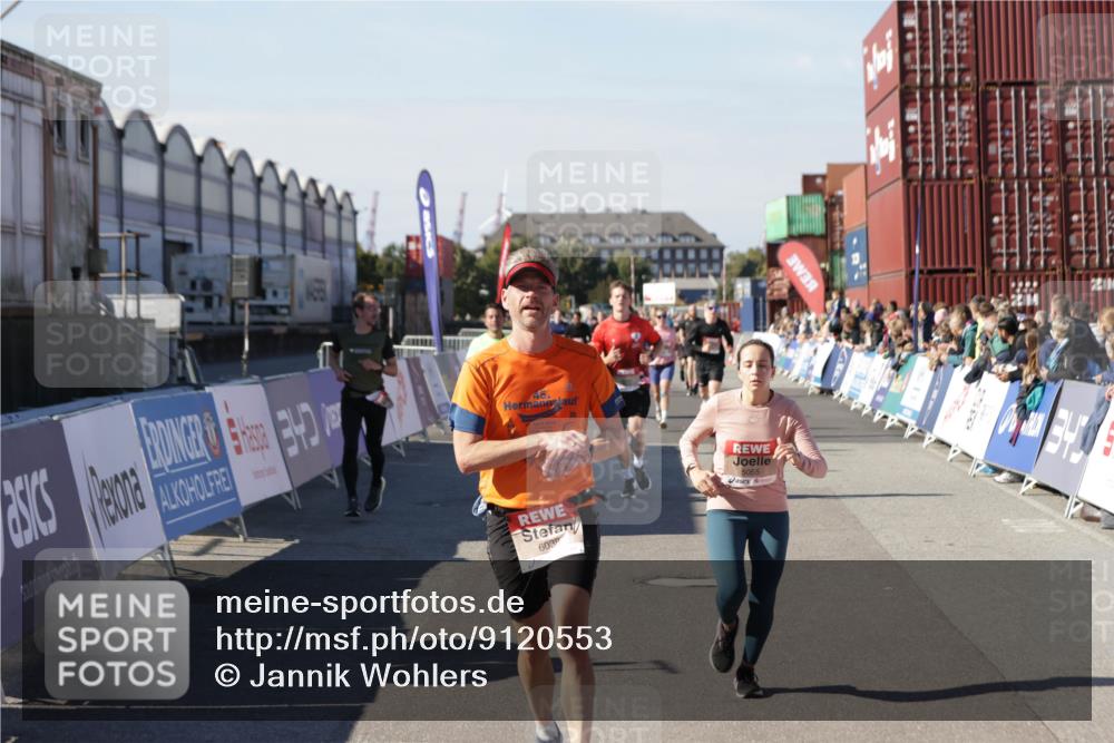 03.10.2025 - Köhlbrandbrückenlauf Jannik Wohlers http://msf.ph/oto/9120553 03.10.2025 13:04:17 Ziel 4494, 5055, 5721, 6038, 6250, 6251, 6523, 6723, 6724 meine-sportfotos.de