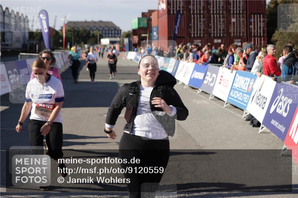 03.10.2025 - Köhlbrandbrückenlauf Jannik Wohlers http://msf.ph/oto/9120559 03.10.2025 13:35:33 Ziel 4434, 4440, 4949, 5140, 5356, 5517, 5539, 5548, 5575, 6283, 6358, 6411 meine-sportfotos.de