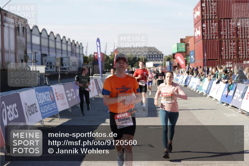 03.10.2025 - Köhlbrandbrückenlauf Jannik Wohlers http://msf.ph/oto/9120560 03.10.2025 13:04:17 Ziel 4494, 5055, 5721, 6038, 6250, 6251, 6523, 6723, 6724 meine-sportfotos.de