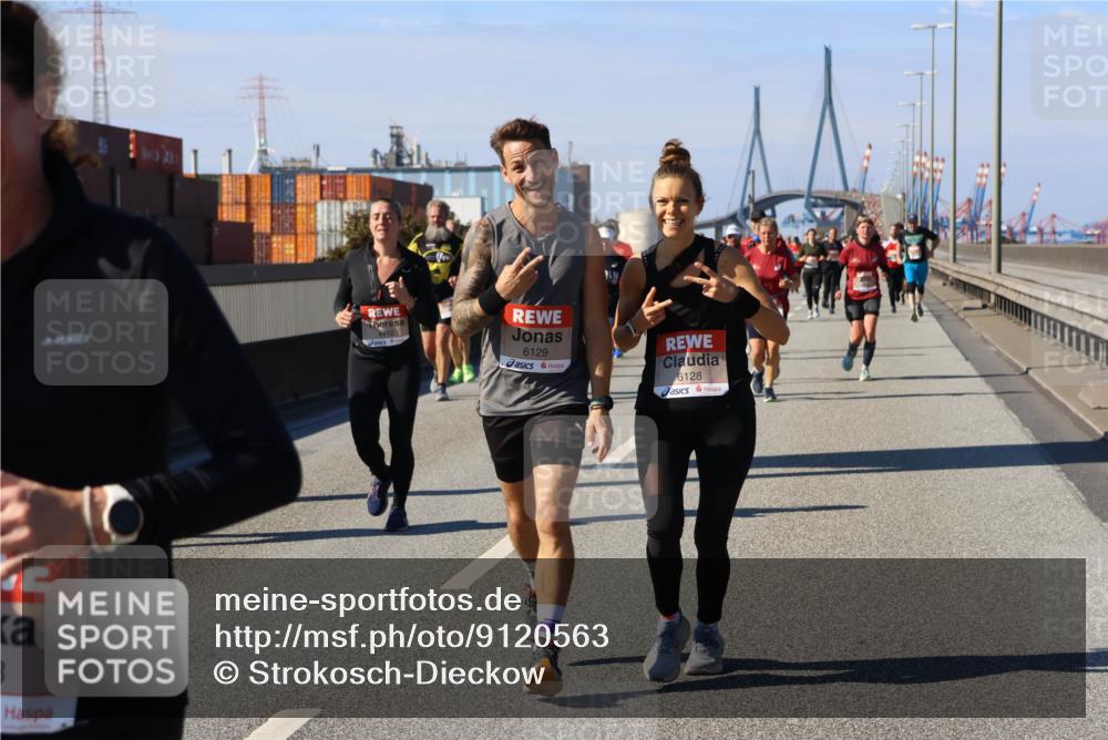 03.10.2025 - Köhlbrandbrückenlauf Strokosch-Dieckow http://msf.ph/oto/9120563 03.10.2025 12:58:50 Position 3 410, 6129, 6128 meine-sportfotos.de