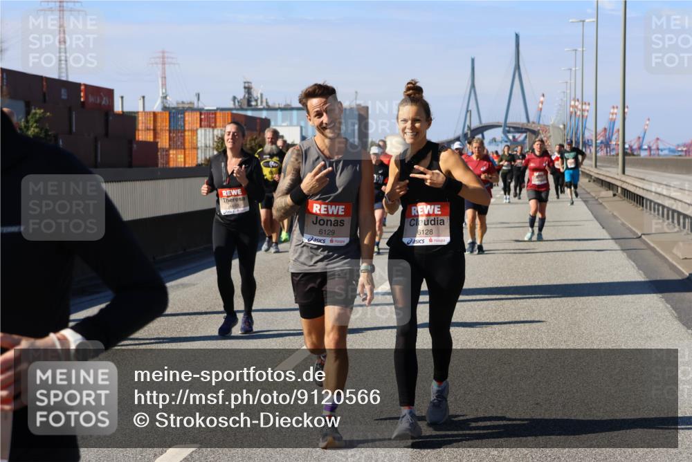 03.10.2025 - Köhlbrandbrückenlauf Strokosch-Dieckow http://msf.ph/oto/9120566 03.10.2025 12:58:50 Position 3 4410, 6129, 6128 meine-sportfotos.de