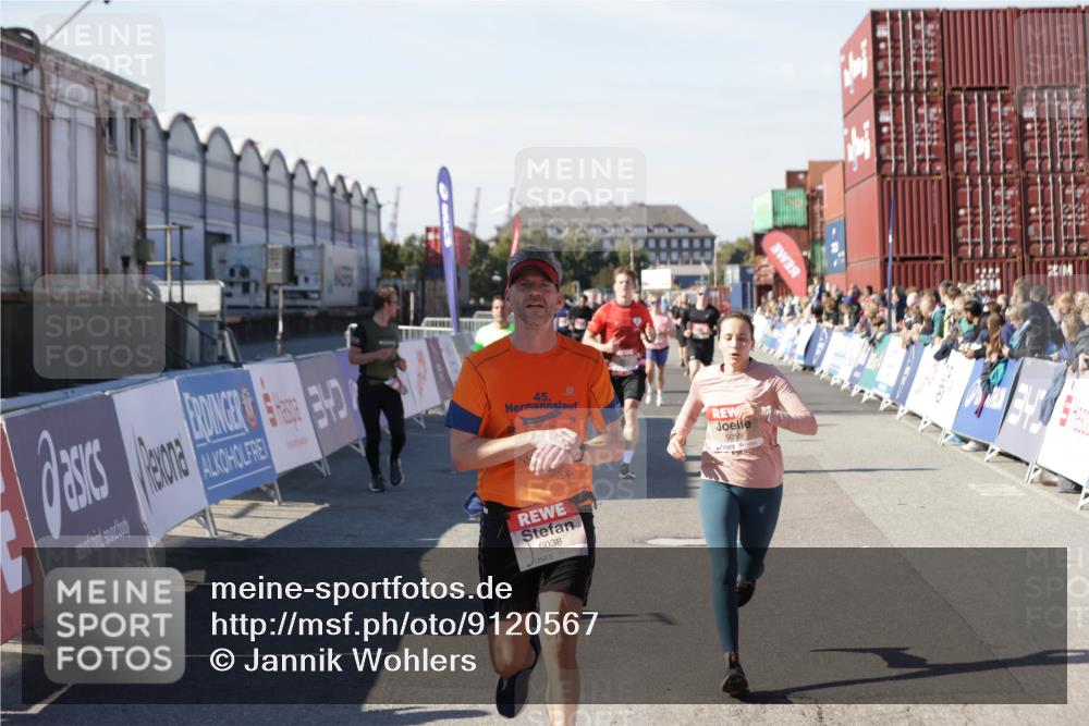 03.10.2025 - Köhlbrandbrückenlauf Jannik Wohlers http://msf.ph/oto/9120567 03.10.2025 13:04:17 Ziel 4494, 5055, 5721, 6038, 6250, 6251, 6523, 6723, 6724 meine-sportfotos.de