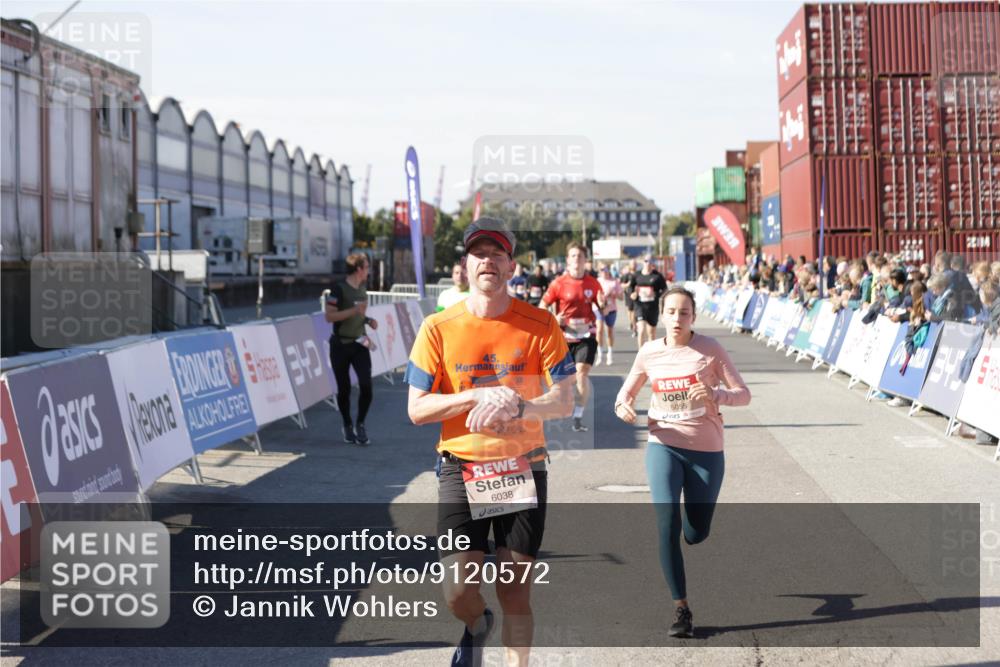 03.10.2025 - Köhlbrandbrückenlauf Jannik Wohlers http://msf.ph/oto/9120572 03.10.2025 13:04:17 Ziel 4494, 5055, 5721, 6038, 6250, 6251, 6523, 6723, 6724 meine-sportfotos.de