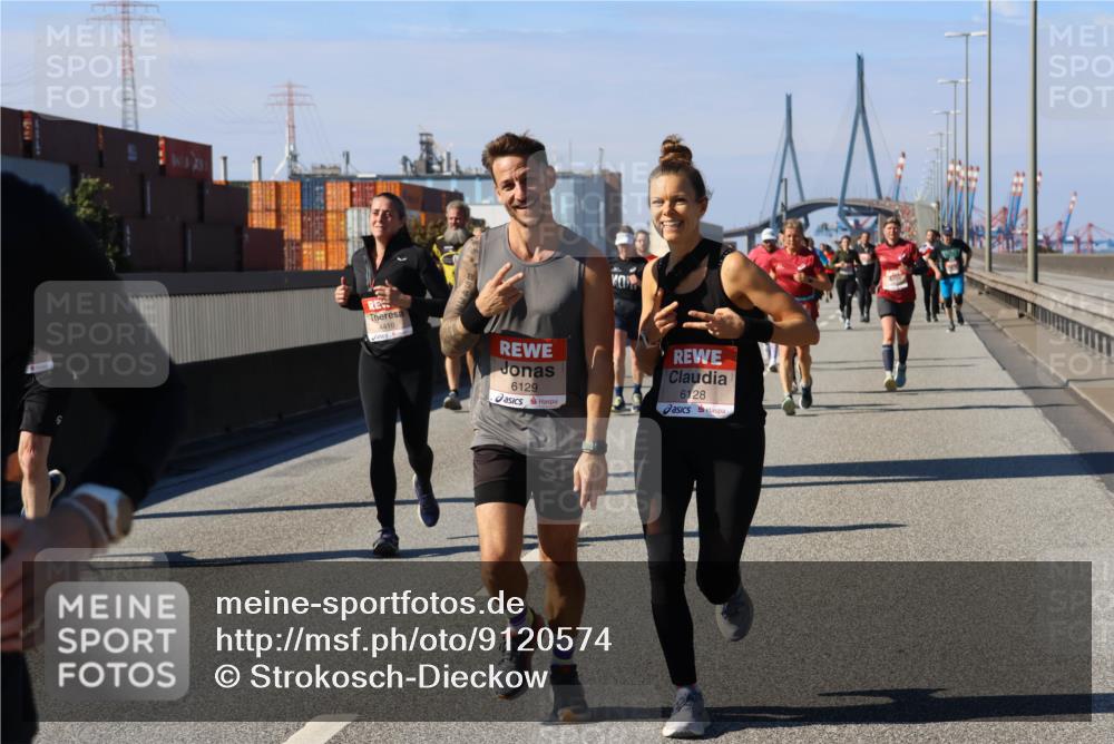 03.10.2025 - Köhlbrandbrückenlauf Strokosch-Dieckow http://msf.ph/oto/9120574 03.10.2025 12:58:50 Position 3 4410, 6129, 6128 meine-sportfotos.de
