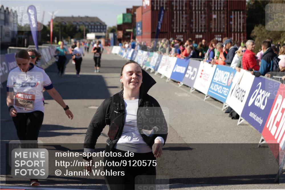 03.10.2025 - Köhlbrandbrückenlauf Jannik Wohlers http://msf.ph/oto/9120575 03.10.2025 13:35:33 Ziel 4434, 4440, 4949, 5140, 5356, 5517, 5539, 5548, 5575, 6283, 6358, 6411 meine-sportfotos.de