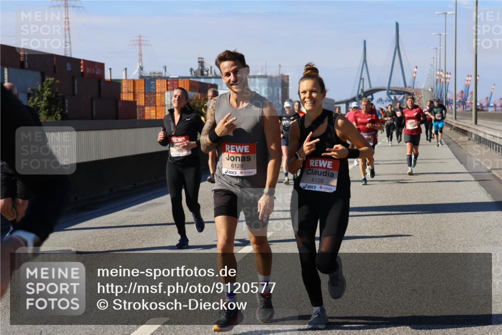 03.10.2025 - Köhlbrandbrückenlauf Strokosch-Dieckow http://msf.ph/oto/9120577 03.10.2025 12:58:50 Position 3 4410, 6129, 6128 meine-sportfotos.de