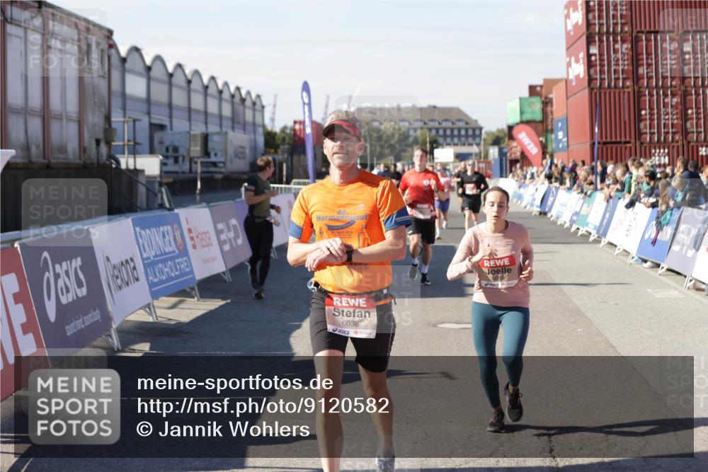 03.10.2025 - Köhlbrandbrückenlauf Jannik Wohlers http://msf.ph/oto/9120582 03.10.2025 13:04:17 Ziel 4494, 5055, 5721, 6038, 6250, 6251, 6523, 6723, 6724 meine-sportfotos.de