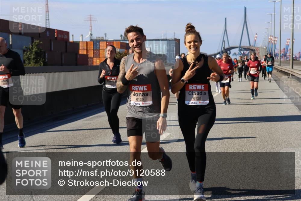 03.10.2025 - Köhlbrandbrückenlauf Strokosch-Dieckow http://msf.ph/oto/9120588 03.10.2025 12:58:50 Position 3 4678, 4410, 6129, 6128 meine-sportfotos.de