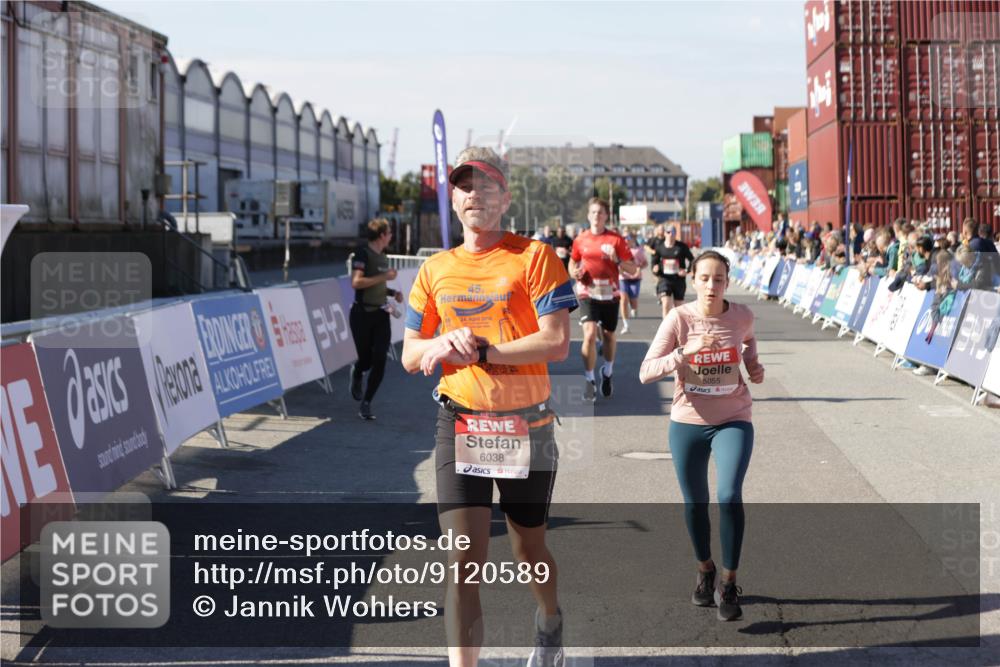 03.10.2025 - Köhlbrandbrückenlauf Jannik Wohlers http://msf.ph/oto/9120589 03.10.2025 13:04:17 Ziel 4494, 5055, 5721, 6038, 6250, 6251, 6523, 6723, 6724 meine-sportfotos.de