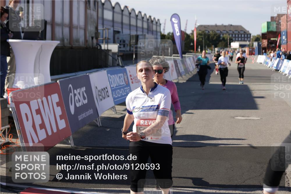 03.10.2025 - Köhlbrandbrückenlauf Jannik Wohlers http://msf.ph/oto/9120593 03.10.2025 13:35:34 Ziel 4434, 4440, 4949, 5140, 5356, 5517, 5539, 5548, 5575, 5680, 6283, 6358, 6396, 6411 meine-sportfotos.de