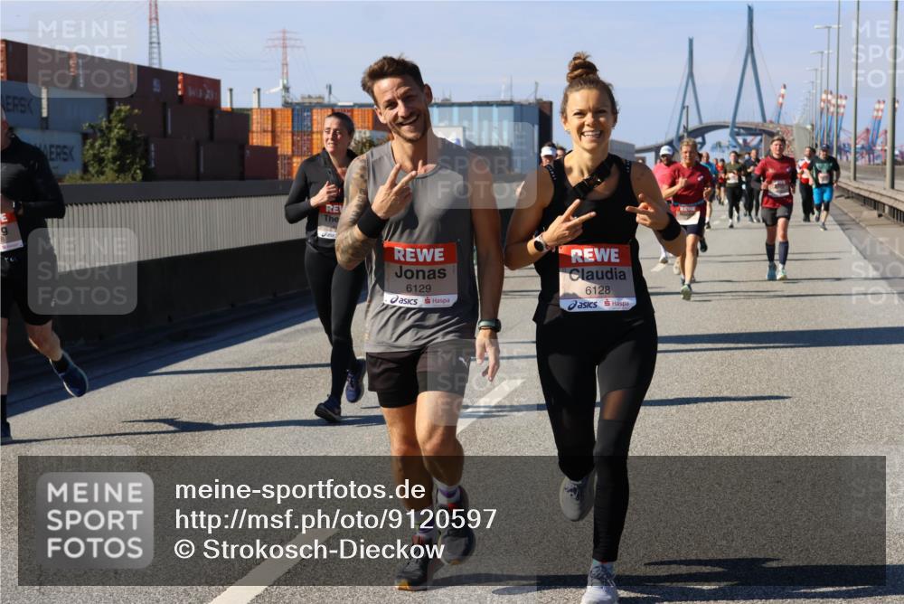 03.10.2025 - Köhlbrandbrückenlauf Strokosch-Dieckow http://msf.ph/oto/9120597 03.10.2025 12:58:50 Position 3 6129, 6128 meine-sportfotos.de