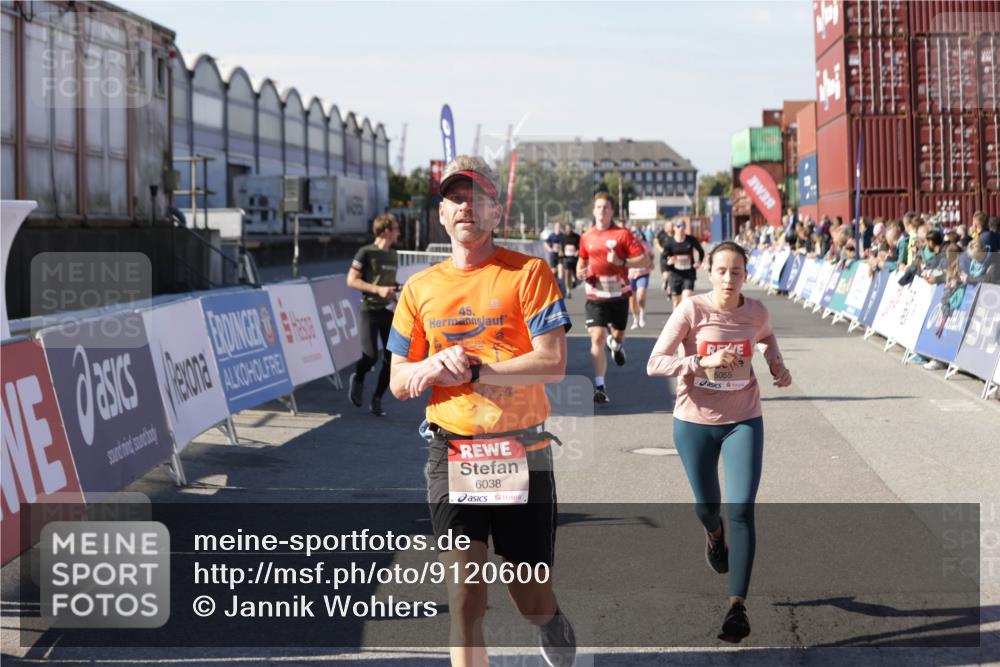 03.10.2025 - Köhlbrandbrückenlauf Jannik Wohlers http://msf.ph/oto/9120600 03.10.2025 13:04:18 Ziel 4297, 4494, 5055, 5721, 6038, 6250, 6251, 6523, 6723, 6724 meine-sportfotos.de