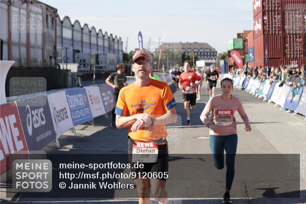 03.10.2025 - Köhlbrandbrückenlauf Jannik Wohlers http://msf.ph/oto/9120605 03.10.2025 13:04:18 Ziel 4297, 4494, 5055, 5721, 6038, 6250, 6251, 6523, 6723, 6724 meine-sportfotos.de