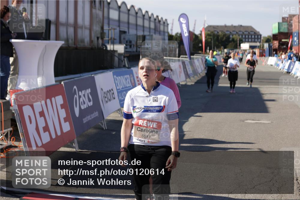 03.10.2025 - Köhlbrandbrückenlauf Jannik Wohlers http://msf.ph/oto/9120614 03.10.2025 13:35:34 Ziel 4434, 4440, 4949, 5140, 5356, 5517, 5539, 5548, 5575, 5680, 6283, 6358, 6396, 6411 meine-sportfotos.de