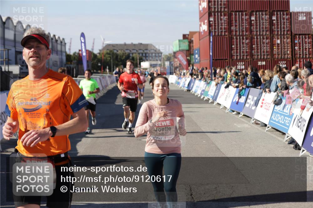 03.10.2025 - Köhlbrandbrückenlauf Jannik Wohlers http://msf.ph/oto/9120617 03.10.2025 13:04:18 Ziel 4297, 4494, 5055, 5721, 6038, 6250, 6251, 6523, 6723, 6724 meine-sportfotos.de