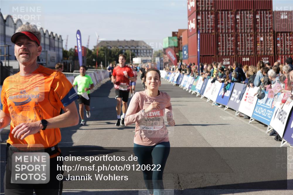 03.10.2025 - Köhlbrandbrückenlauf Jannik Wohlers http://msf.ph/oto/9120622 03.10.2025 13:04:18 Ziel 4297, 4494, 5055, 5721, 6038, 6250, 6251, 6523, 6723, 6724 meine-sportfotos.de