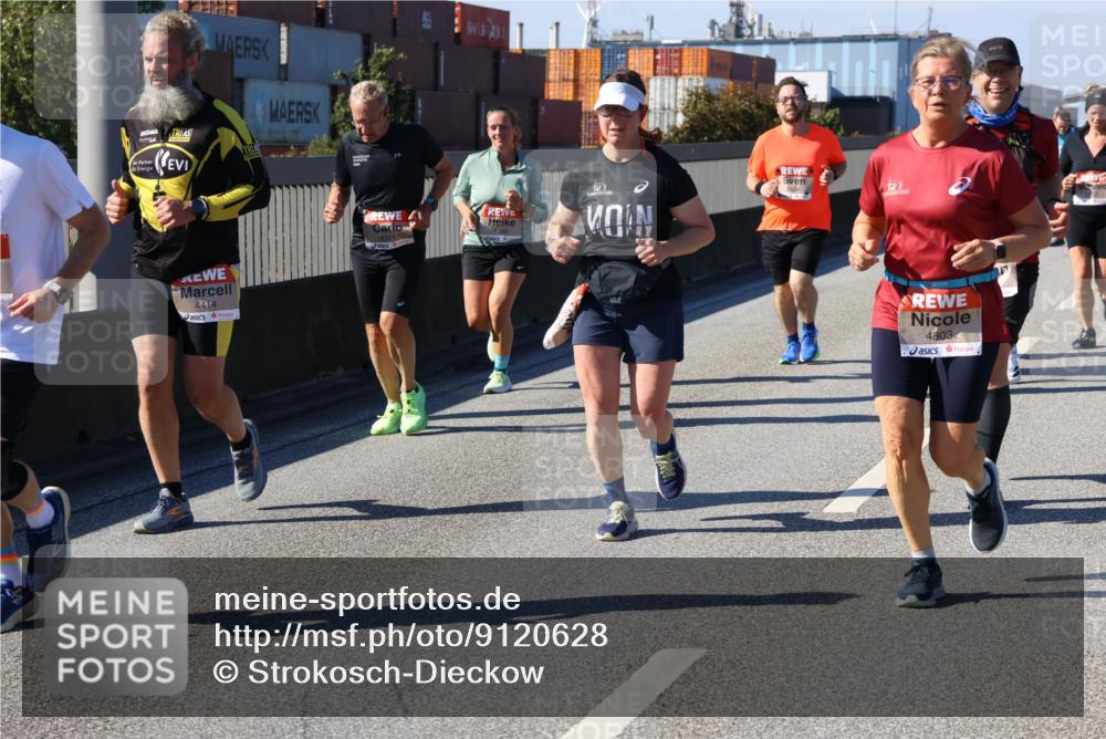 03.10.2025 - Köhlbrandbrückenlauf Strokosch-Dieckow http://msf.ph/oto/9120628 03.10.2025 12:58:55 Position 3 4414, 4311, 4803 meine-sportfotos.de