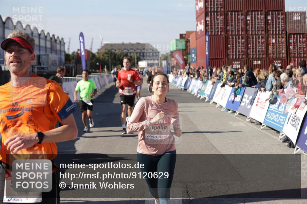 03.10.2025 - Köhlbrandbrückenlauf Jannik Wohlers http://msf.ph/oto/9120629 03.10.2025 13:04:18 Ziel 4297, 4494, 5055, 5721, 6038, 6250, 6251, 6523, 6723, 6724 meine-sportfotos.de