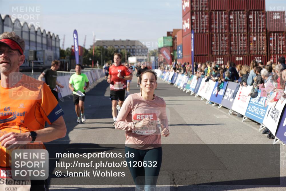 03.10.2025 - Köhlbrandbrückenlauf Jannik Wohlers http://msf.ph/oto/9120632 03.10.2025 13:04:18 Ziel 4297, 4494, 5055, 5721, 6038, 6250, 6251, 6523, 6723, 6724 meine-sportfotos.de