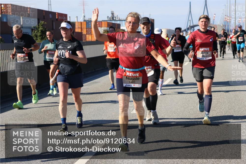 03.10.2025 - Köhlbrandbrückenlauf Strokosch-Dieckow http://msf.ph/oto/9120634 03.10.2025 12:58:56 Position 3 4803, 680, 5682 meine-sportfotos.de