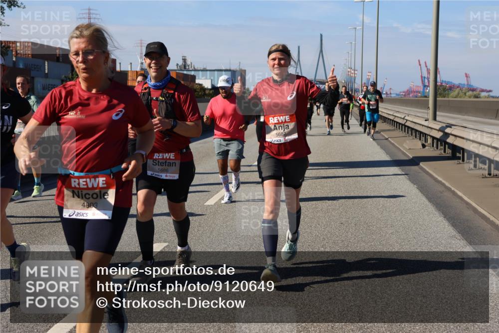 03.10.2025 - Köhlbrandbrückenlauf Strokosch-Dieckow http://msf.ph/oto/9120649 03.10.2025 12:58:57 Position 3 4803, 5686, 5682 meine-sportfotos.de