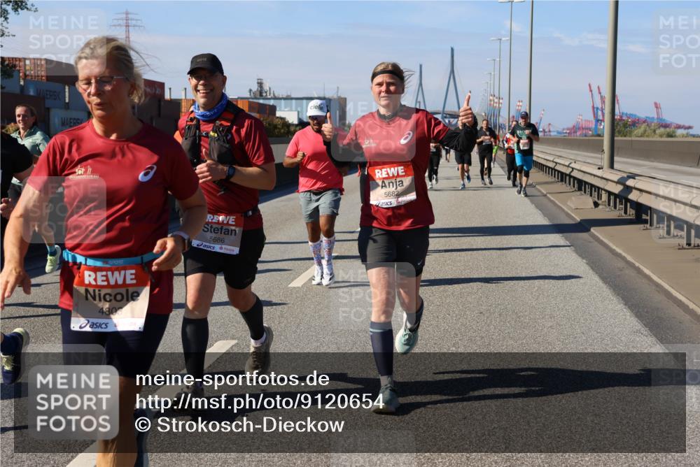 03.10.2025 - Köhlbrandbrückenlauf Strokosch-Dieckow http://msf.ph/oto/9120654 03.10.2025 12:58:57 Position 3 4803, 5686, 5682 meine-sportfotos.de