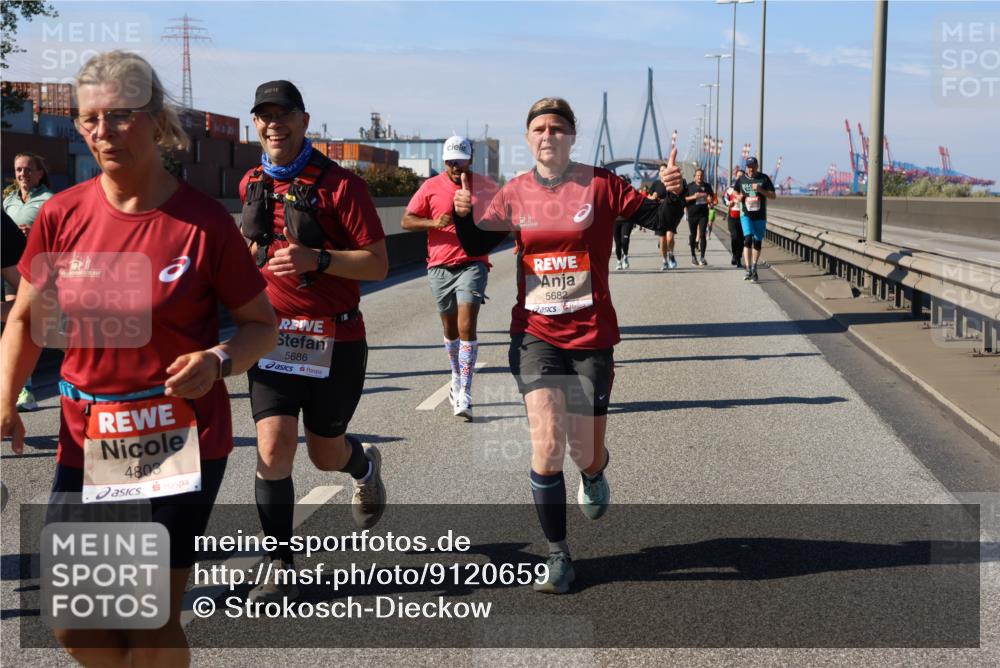 03.10.2025 - Köhlbrandbrückenlauf Strokosch-Dieckow http://msf.ph/oto/9120659 03.10.2025 12:58:57 Position 3 4808, 5686, 5682 meine-sportfotos.de