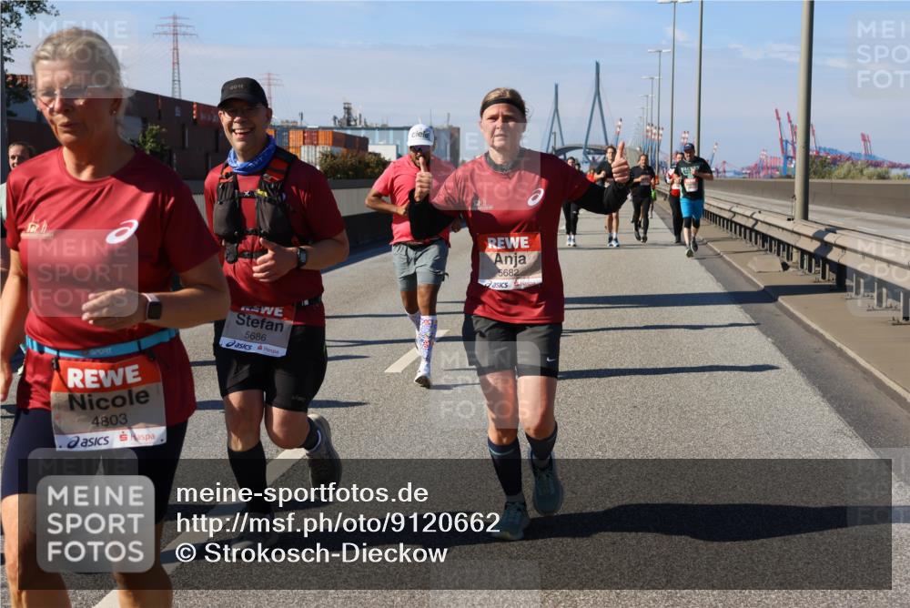 03.10.2025 - Köhlbrandbrückenlauf Strokosch-Dieckow http://msf.ph/oto/9120662 03.10.2025 12:58:57 Position 3 4803, 5686, 5682 meine-sportfotos.de