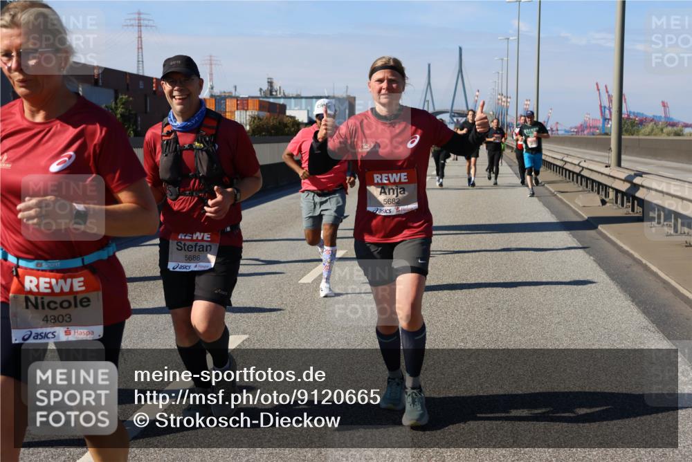 03.10.2025 - Köhlbrandbrückenlauf Strokosch-Dieckow http://msf.ph/oto/9120665 03.10.2025 12:58:57 Position 3 4803, 5686, 5682 meine-sportfotos.de