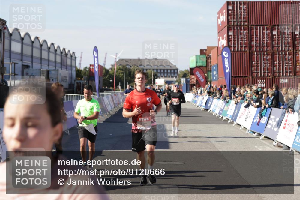 03.10.2025 - Köhlbrandbrückenlauf Jannik Wohlers http://msf.ph/oto/9120666 03.10.2025 13:04:19 Ziel 4297, 4494, 5055, 5721, 6038, 6250, 6251, 6523, 6723, 6724 meine-sportfotos.de